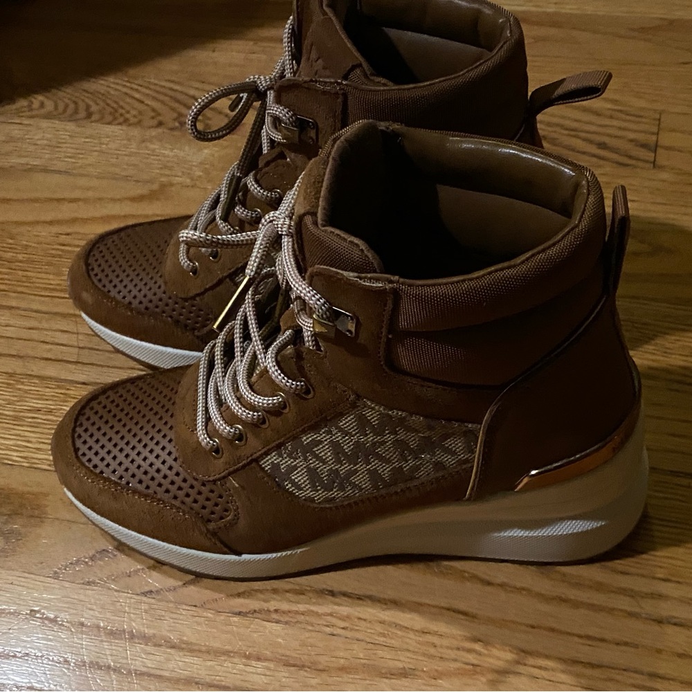 Brand new! Michael Kors genuine leather lace-up boots!
